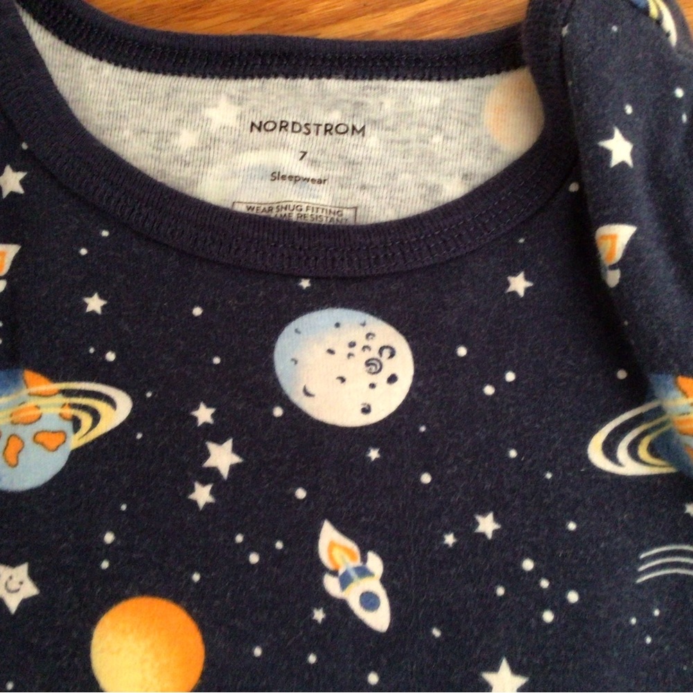 NORDSTROM SPACE THEMED GLOW IN THE DARK PAJAMAS- BOYS SIZE 7 - Picture 3 of 4